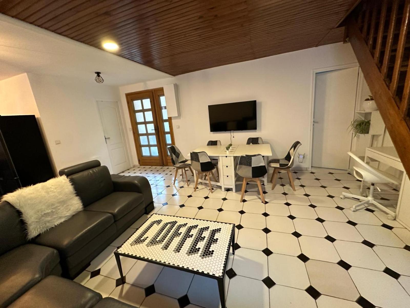 Agreable Appartement Dans Une Maison Saint-Denis  Eksteriør bilde