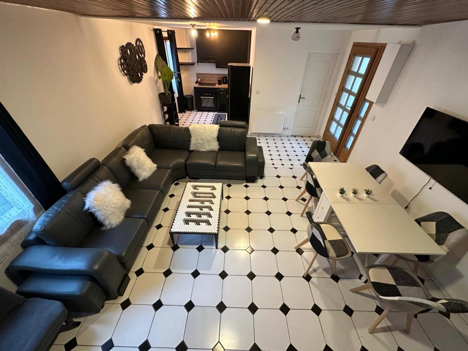 Agreable Appartement Dans Une Maison Saint-Denis  Eksteriør bilde