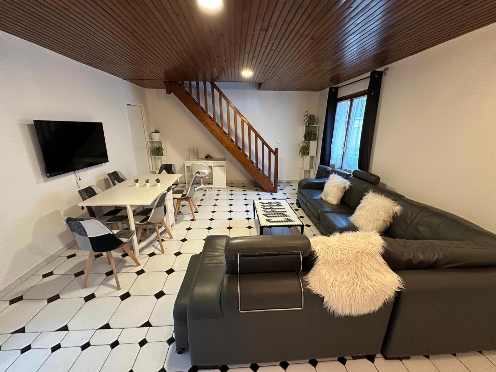 Agreable Appartement Dans Une Maison Saint-Denis  Eksteriør bilde