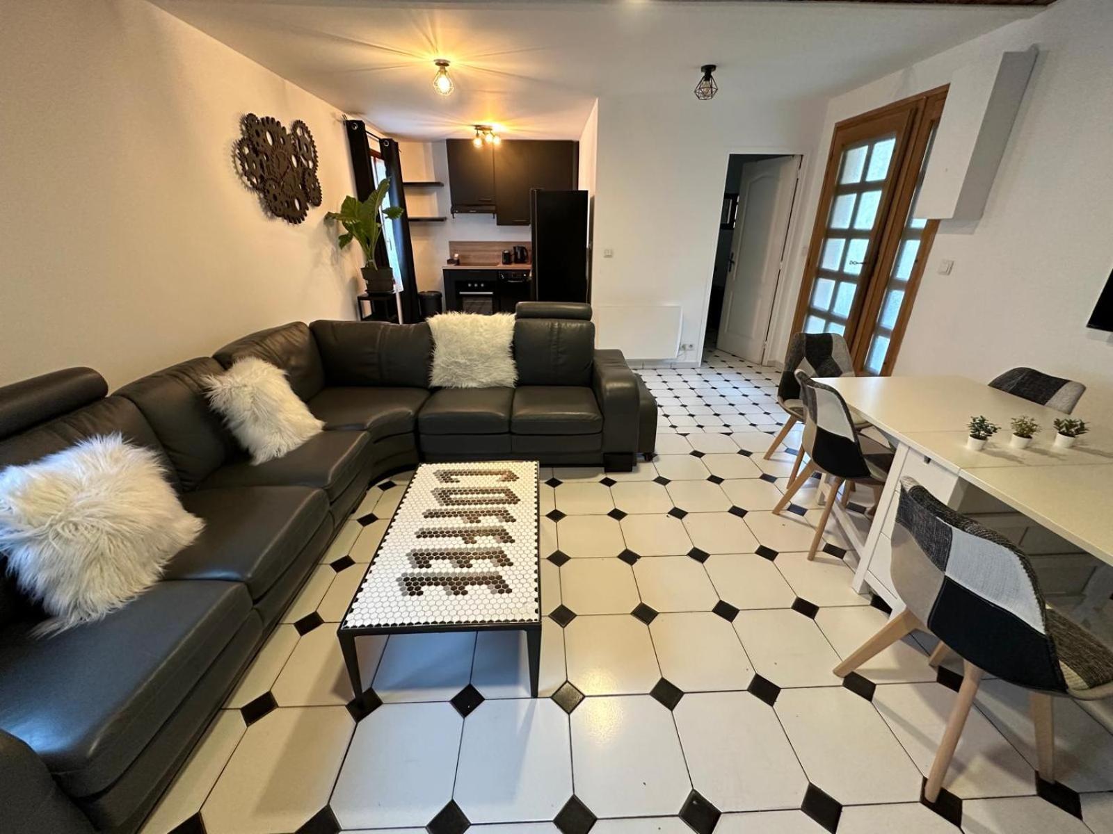 Agreable Appartement Dans Une Maison Saint-Denis  Eksteriør bilde