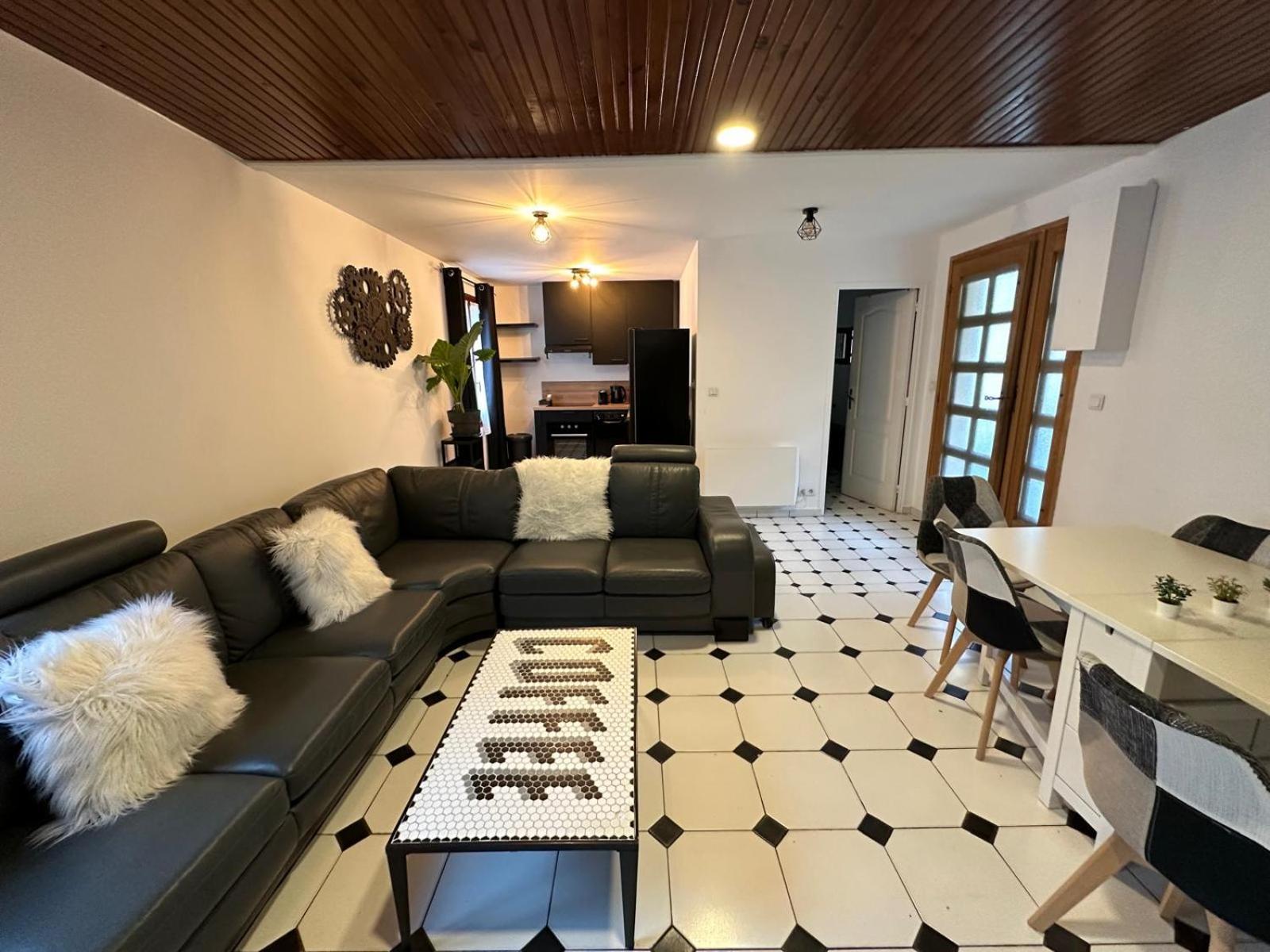 Agreable Appartement Dans Une Maison Saint-Denis  Eksteriør bilde